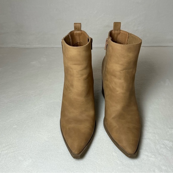 Universal Thread Chic Tan Ankle Boots with Zipper - Picture 2 of 13